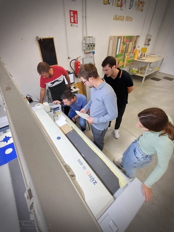 MCS dona un plotter digitale alla cooperativa L' Eco Papa Giovanni XXIII - 2