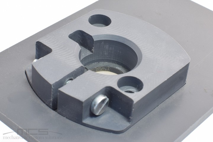 Paricolare-meccanico-fresato-in-PVC_02