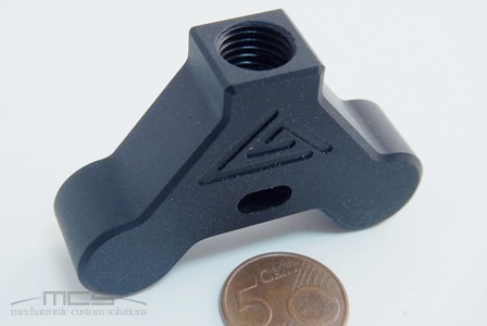 Particolare-ricavato-dal-pieno-in-pom_02