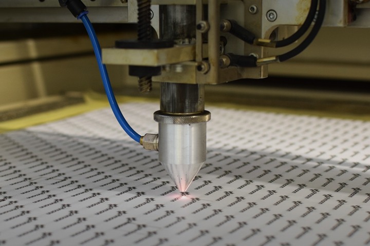 mcs-mechatronic-custom-solutions-brendola-vicenza_macchina-fustellatura-e-taglio-laser