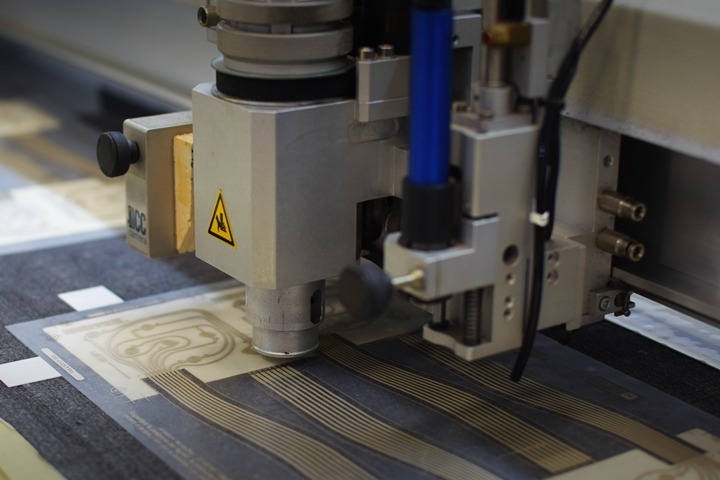 mcs-mechatronic-custom-solutions-brendola-vicenza_macchina-fustellatura-e-taglio-laser-2
